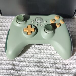 Wireless Game Controller - Green and Orange